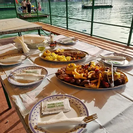 & Retreat Hostel Ostrozac (Jablanica)